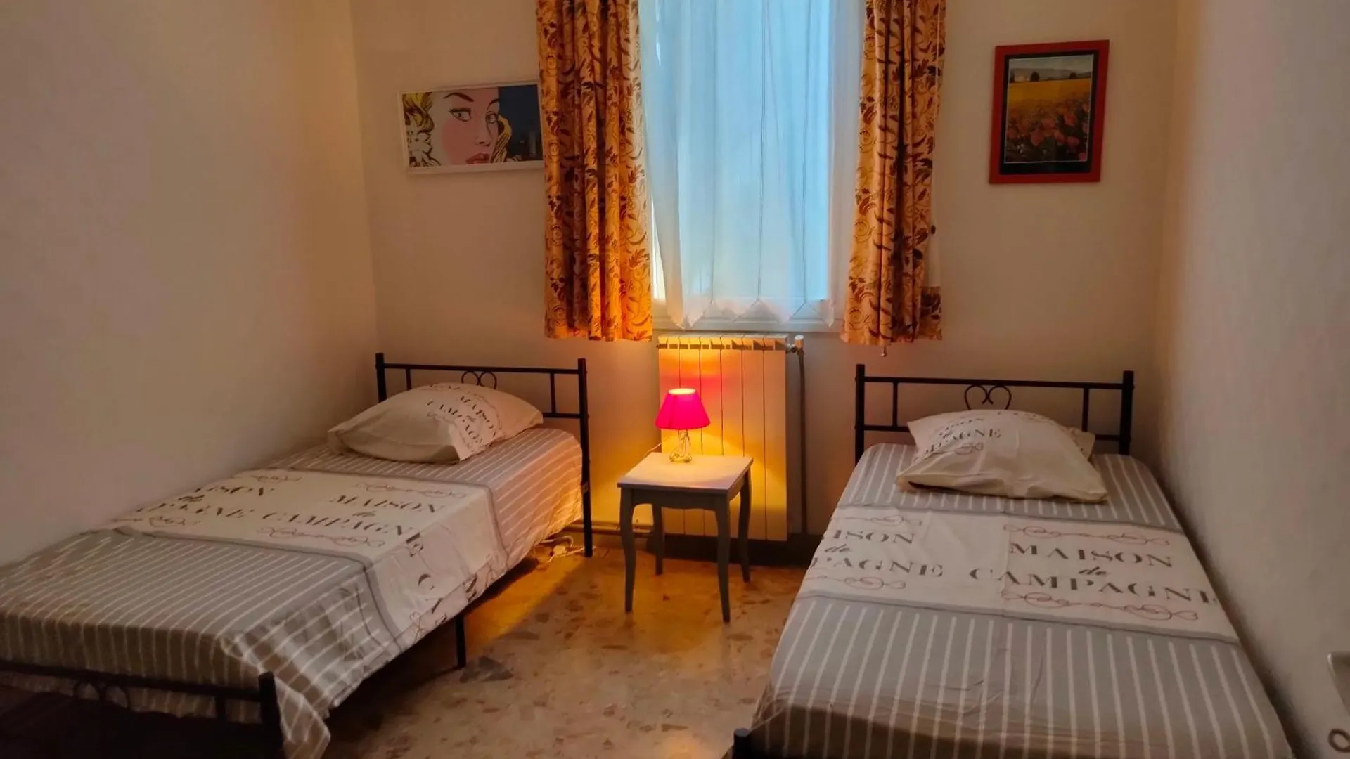 Villa Roussillon à Roussillon en Isere 0*,